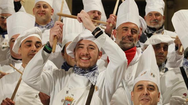 Redobles contra el frío: así fue la Tamborrada de Vitoria