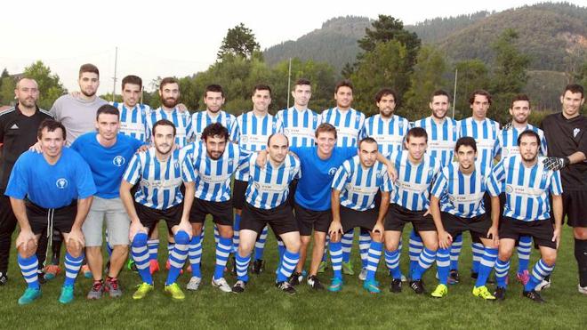 La victoria en Lekeitio mantiene al Padura en la lucha por el play-off