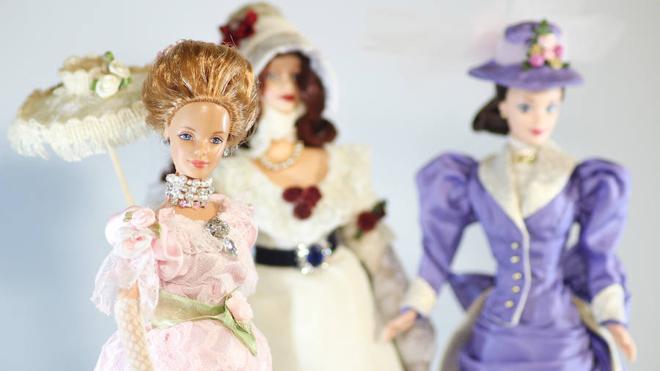 Una muestra acerca a Artea la evolución de la moda a través de ‘barbies’