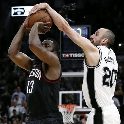 Ginobili, eterno, tapona a Houston