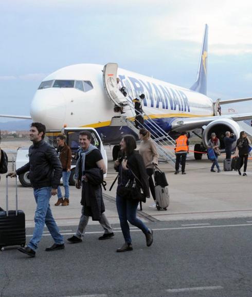 Ryanair ocupa el 92% de sus vuelos desde Foronda al sumar 5.968 pasajeros en abril