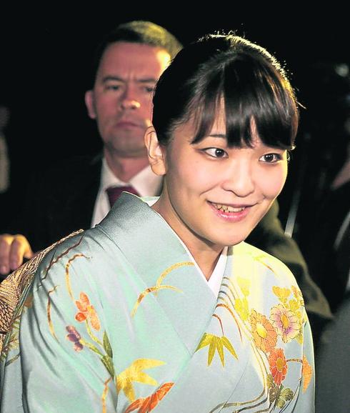 La princesa Mako renuncia al título por amor a un plebeyo