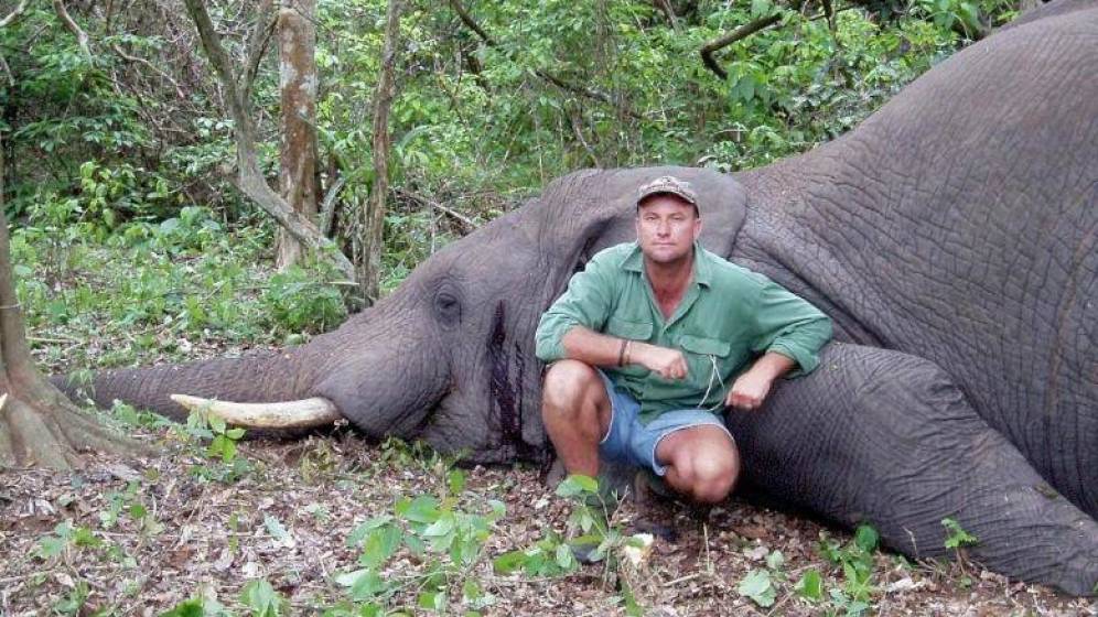 Muere un cazador profesional sudafricano aplastado por un elefante