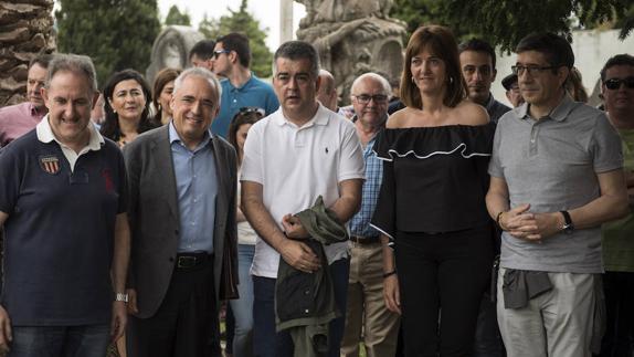 La familia socialista, unida