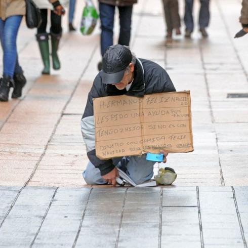 Las personas que ejercen la mendicidad en Vitoria lo consideran «como un trabajo»