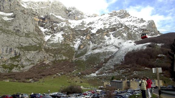 Búsqueda a contrarreloj de dos senderistas suizos desaparecidos hace 5 días en Cantabria: «Aún podemos encontrarlos vivos»