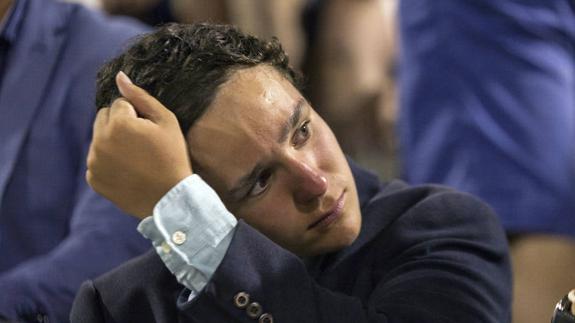 Froilán es sorprendido dando un encendido beso