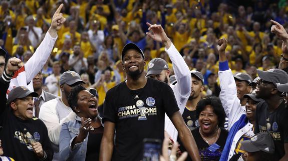 Durant gana el juego de las dobles figuras