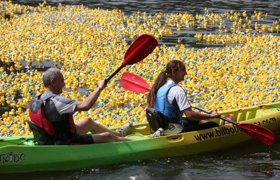 30.000 patitos de goma inundarán la ría de solidaridad el domingo