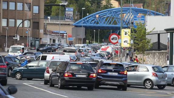 Las dos caras de Bilbao: una ciudad limpia y segura, pero inquieta por el paro y el tráfico