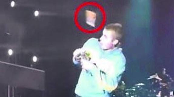 Botellazo a Justin Bieber