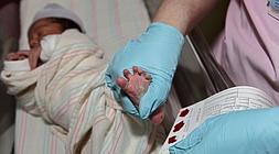 que detecta la prueba del talon en los bebes